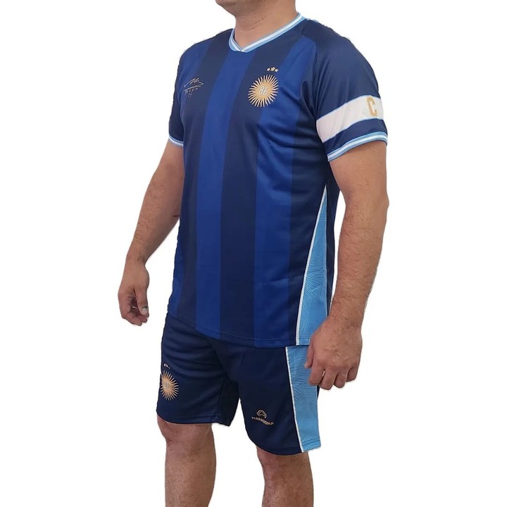 aprovecha-el-28-off-camiseta-d10s-1986-de-maradona-oficial-la-pieza-conmemorativa-para-fanaticos-del-diego-1 ¡Aprovechá el 28 % OFF! Camiseta D10s 1986 de Maradona oficial, la pieza conmemorativa para fanáticos del Diego