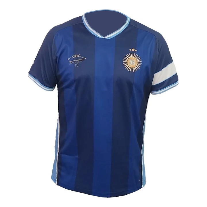 aprovecha-el-28-off-camiseta-d10s-1986-de-maradona-oficial-la-pieza-conmemorativa-para-fanaticos-del-diego-2 ¡Aprovechá el 28 % OFF! Camiseta D10s 1986 de Maradona oficial, la pieza conmemorativa para fanáticos del Diego