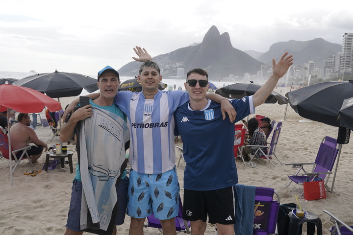asi-explota-la-hinchada-de-racing-antes-de-ir-al-maracana-1 Así explota la hinchada de Racing antes de ir al Maracaná