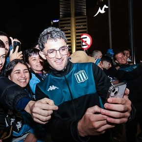 asi-explota-la-hinchada-de-racing-antes-de-ir-al-maracana-2 Así explota la hinchada de Racing antes de ir al Maracaná