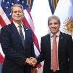 Caputo agradeció al secretario del Tesoro de EEUU, Scott Bessent, el apoyo al Gobierno y prometió: “Vamos con todo”