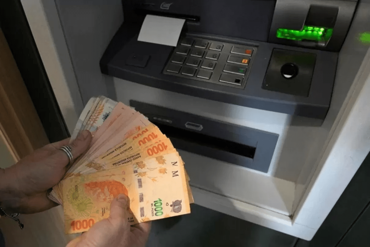 el-gobierno-elimino-la-paridad-salarial-entre-empleados-estatales-permanentes-y-contratados-que-cambia El Gobierno eliminó la paridad salarial entre empleados estatales permanentes y contratados ¿Qué cambia?
