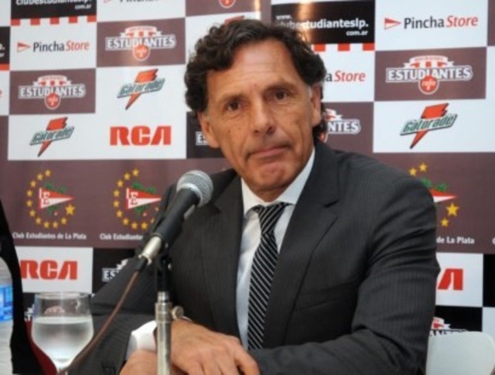 el-uno-por-uno-de-los-clubes-y-los-titulos-de-la-carrera-de-miguel-russo-como-dt-1 El uno por uno de los clubes y los títulos de la carrera de Miguel Russo como DT