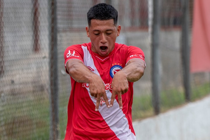 en-cueros-el-jugador-de-la-liga-profesional-que-fue-a-alentar-a-argentinos-juniors-2 En cueros, el jugador de la Liga Profesional que fue a alentar a Argentinos Juniors