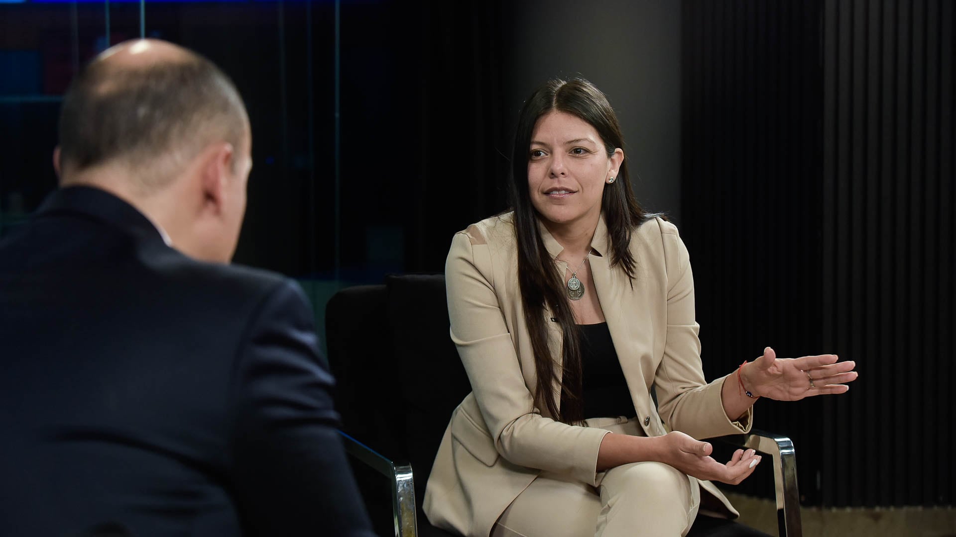 flavia-royon-argentina-necesita-senadores-que-defiendan-sus-provincias-no-levanta-manos-por-orden-del-gobierno-2 Flavia Royón: “Argentina necesita senadores que defiendan sus provincias, no levanta-manos por orden del Gobierno”