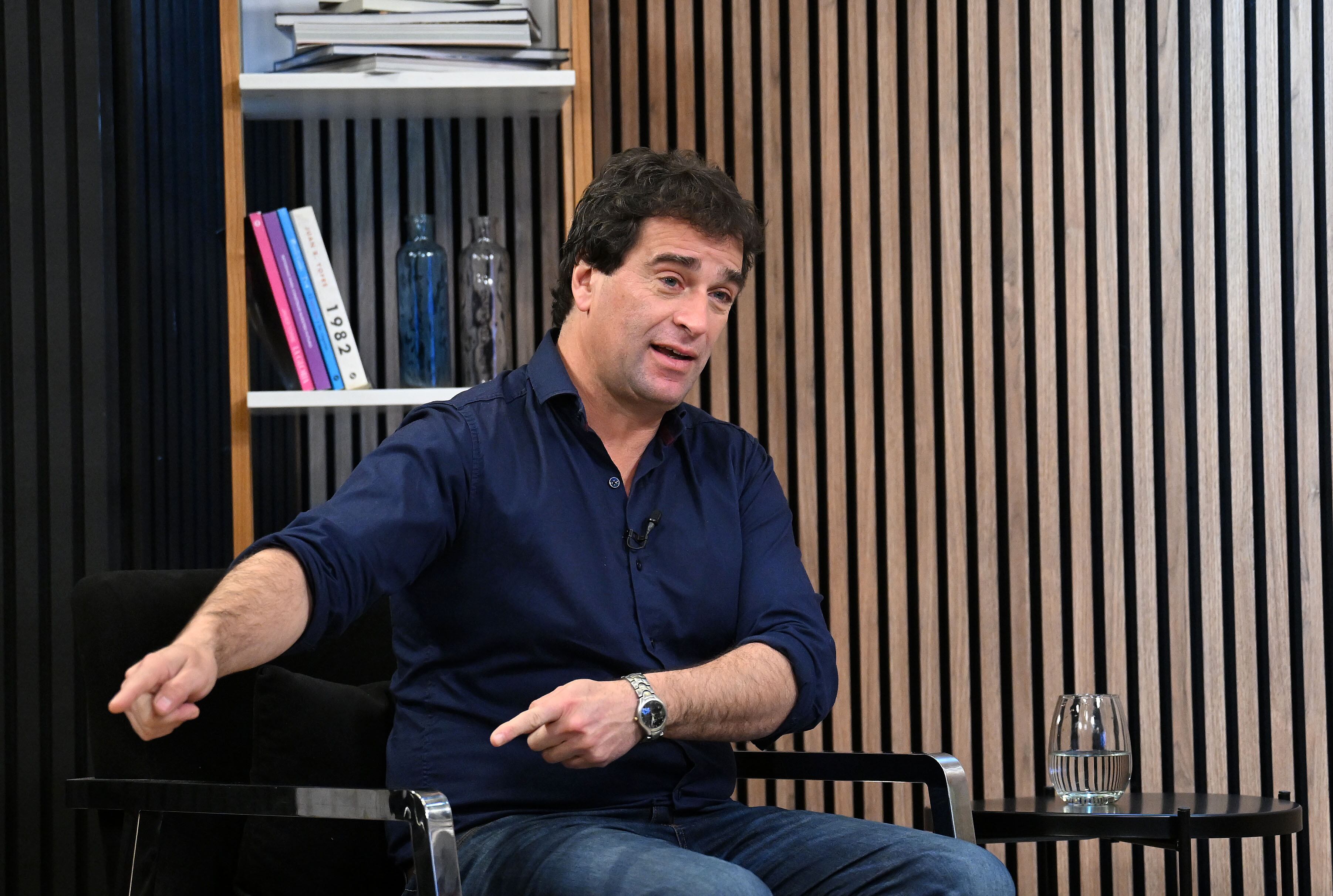gabriel-solano-en-la-entrevista-informal-el-pibe-que-roba-en-una-esquina-es-victima-y-victimario-a-la-vez-8 Gabriel Solano, en La Entrevista Informal: “El pibe que roba en una esquina es víctima y victimario a la vez”
