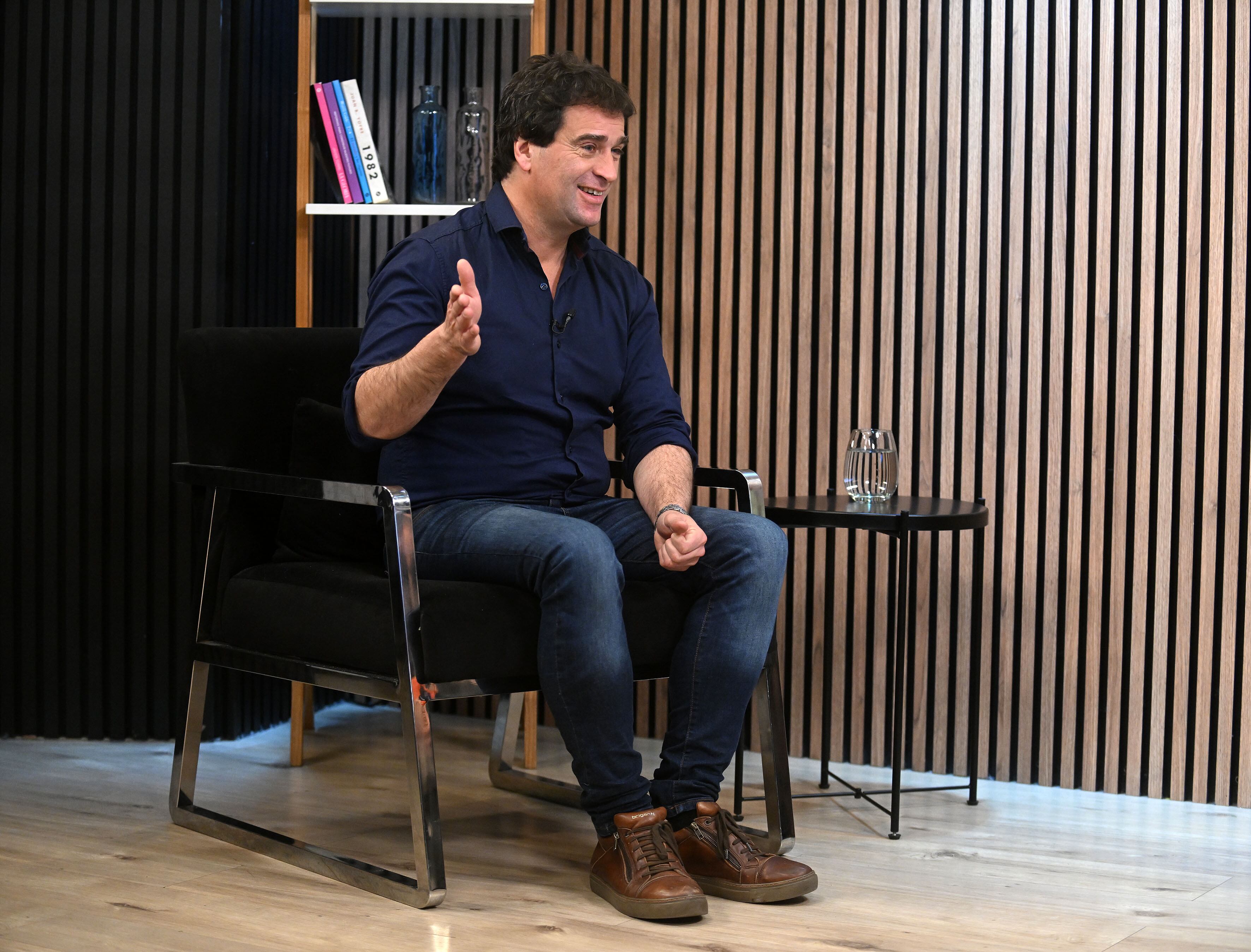 gabriel-solano-en-la-entrevista-informal-el-pibe-que-roba-en-una-esquina-es-victima-y-victimario-a-la-vez-9 Gabriel Solano, en La Entrevista Informal: “El pibe que roba en una esquina es víctima y victimario a la vez”