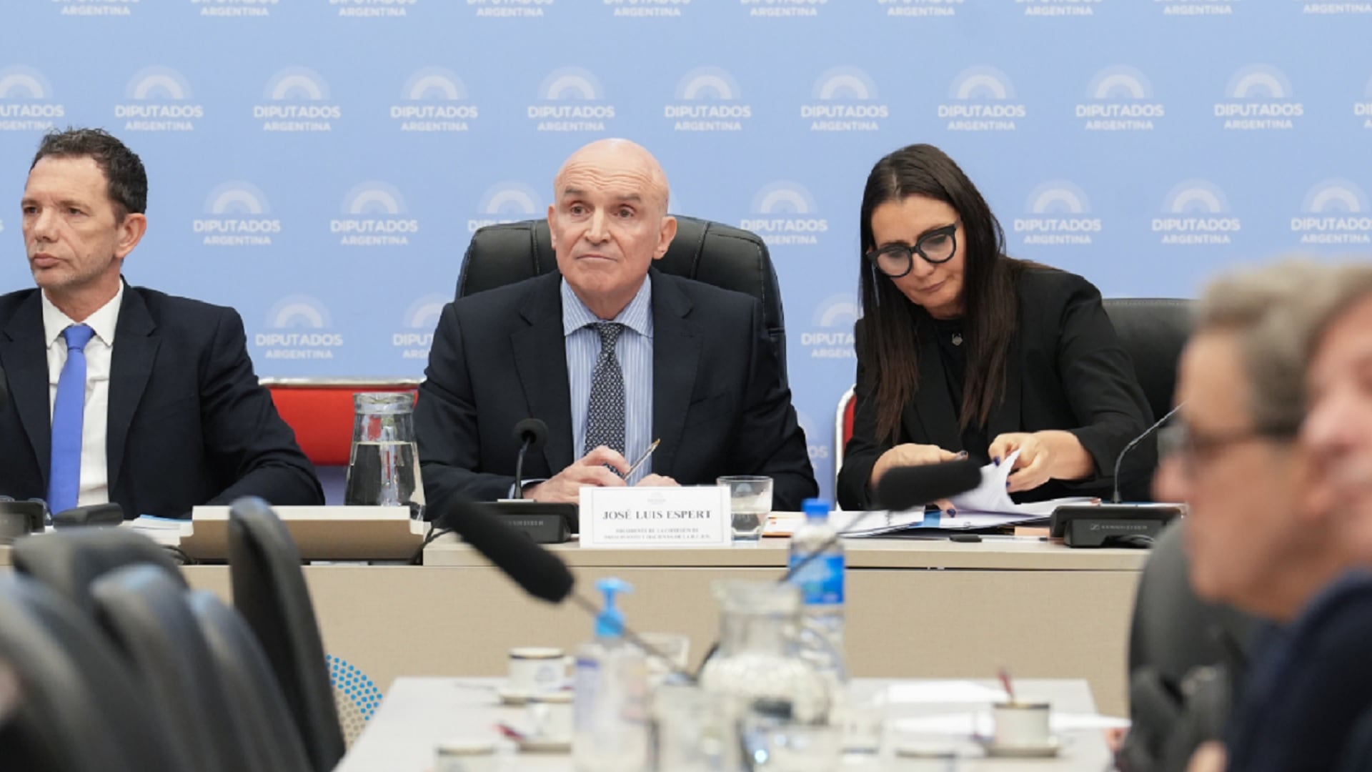 horas-decisivas-en-el-gobierno-espert-confirmo-la-transferencia-milei-lo-respaldo-y-no-se-baja-de-su-candidatura-3 Horas decisivas en el Gobierno: Espert confirmó la transferencia, Milei lo respaldó y no se baja de su candidatura