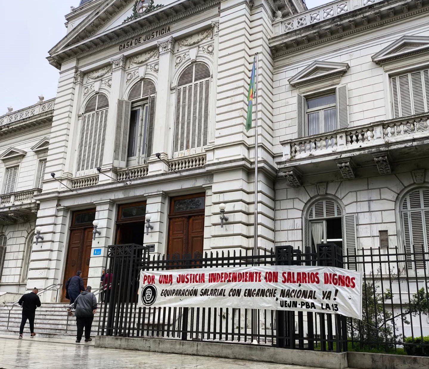 judiciales-de-la-provincia-de-buenos-aires-denuncian-caida-salarial-del-80-y-convocan-a-plenario Judiciales de la Provincia de Buenos Aires denuncian caída salarial del 80% y convocan a plenario