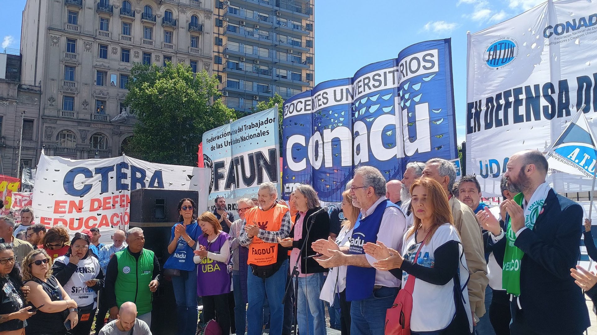 los-sindicatos-docentes-realizaran-un-nuevo-paro-este-martes-y-habra-una-fuerte-adhesion-en-todo-el-pais-1 Los sindicatos docentes realizarán un nuevo paro este martes y habrá una fuerte adhesión en todo el país