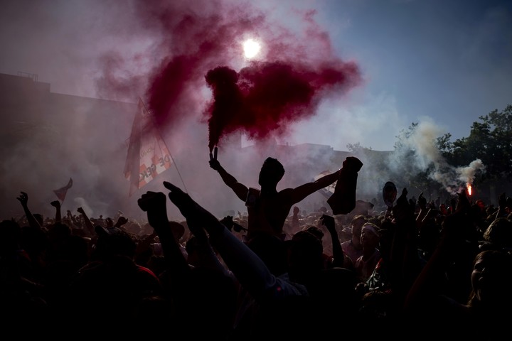 mano-dura-deportaron-a-180-barras-del-napoli-tras-los-disturbios-en-paises-bajos-2 Mano dura: deportaron a 180 barras del Napoli tras los disturbios en Países Bajos