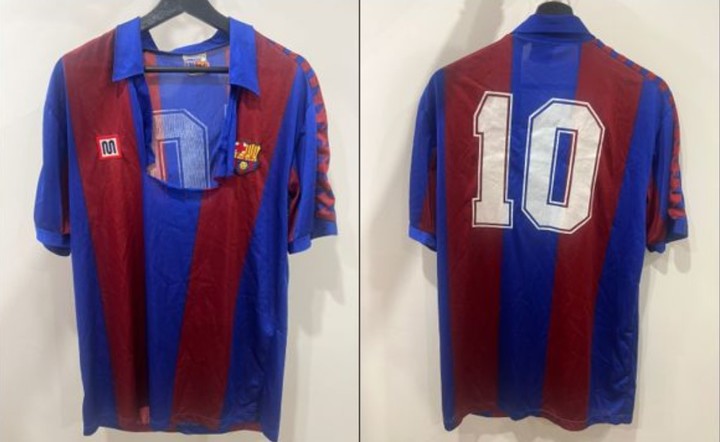 maradona-subastan-la-camiseta-de-la-famosa-batalla-campal-con-el-barcelona-2 Maradona: subastan la camiseta de la famosa batalla campal con el Barcelona