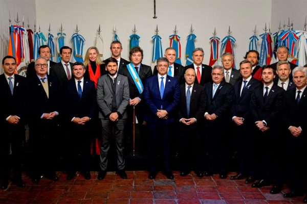 Milei convoca a gobernadores para discutir reformas clave