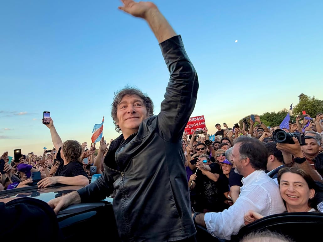 milei-llevo-su-campana-a-entre-rios-reunion-con-su-aliado-frigerio-y-una-recorrida-junto-a-una-multitud-3 Milei llevó su campaña a Entre Ríos: reunión con su aliado Frigerio y una recorrida junto a una multitud