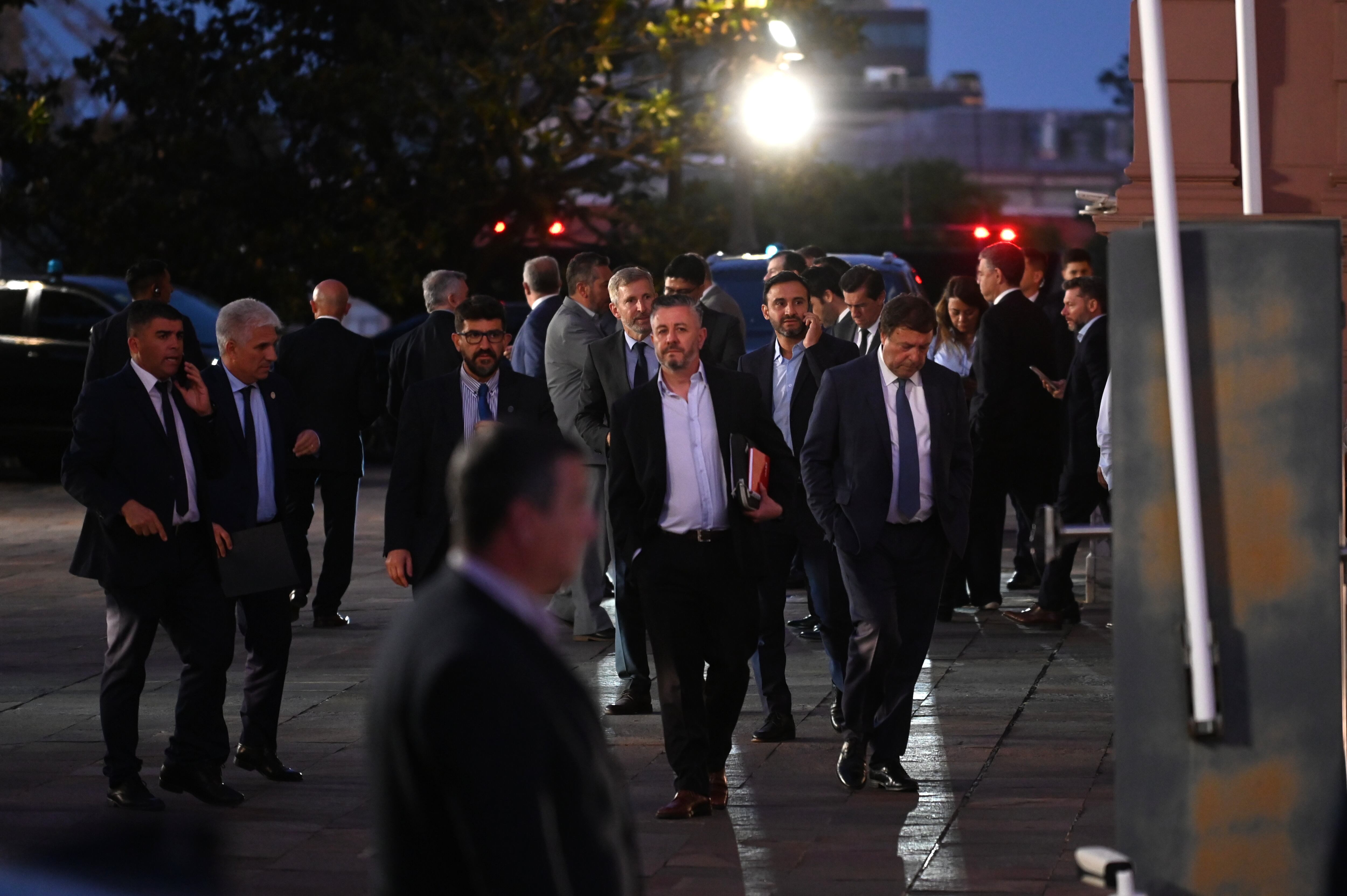 milei-recibio-guinos-de-los-gobernadores-para-las-reformas-pero-le-reclamaron-discutir-el-reparto-de-fondos-3 Milei recibió guiños de los gobernadores para las reformas, pero le reclamaron discutir el reparto de fondos