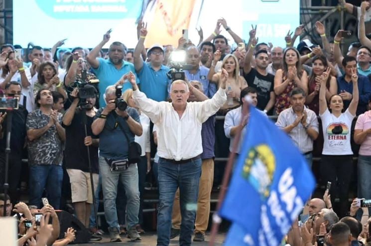 multitudinario-acto-por-el-dia-de-la-lealtad-peronista-reunio-a-mas-de-45-mil-personas-en-tucuman-1 Multitudinario acto por el Día de la Lealtad Peronista reunió a más de 45 mil personas en Tucumán
