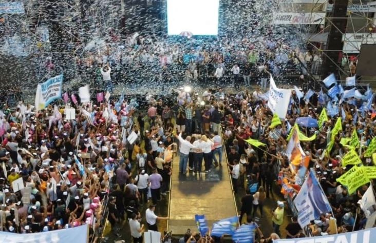 multitudinario-acto-por-el-dia-de-la-lealtad-peronista-reunio-a-mas-de-45-mil-personas-en-tucuman-2 Multitudinario acto por el Día de la Lealtad Peronista reunió a más de 45 mil personas en Tucumán