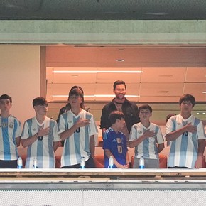 video-el-emotivo-minuto-de-silencio-en-honor-a-russo-antes-del-partido-de-la-seleccion-1 Video: el emotivo minuto de silencio en honor a Russo antes del partido de la Selección