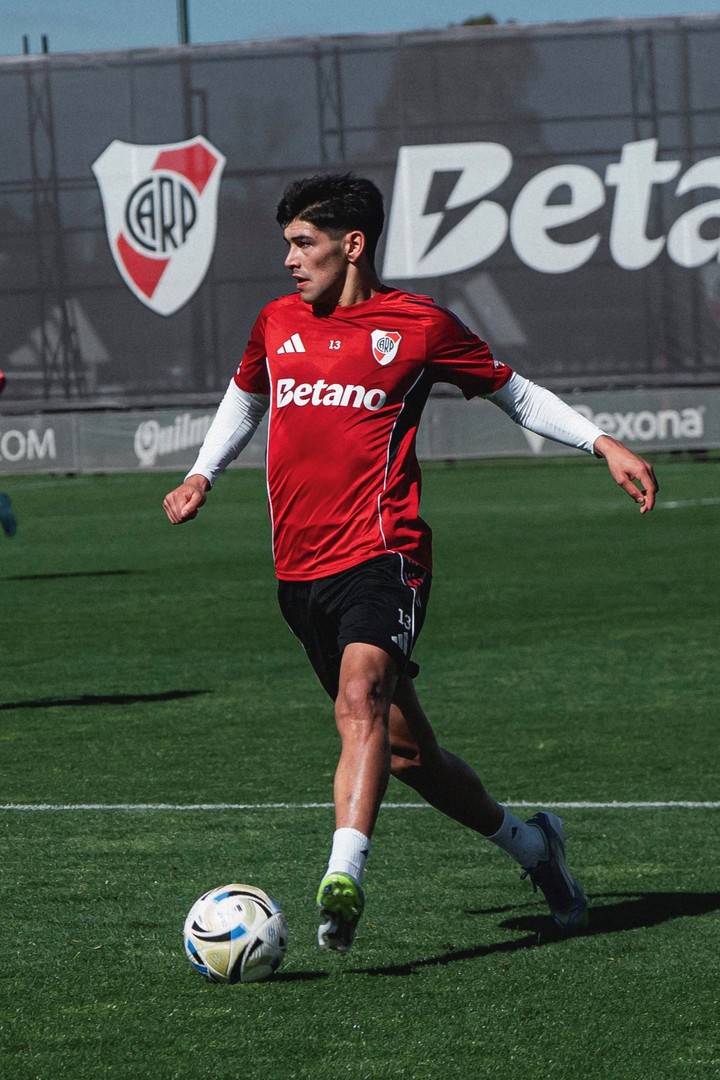 video-el-emotivo-reconocimiento-a-rivero-en-river-por-la-convocatoria-a-la-seleccion-1 Video: el emotivo reconocimiento a Rivero en River por la convocatoria a la Selección
