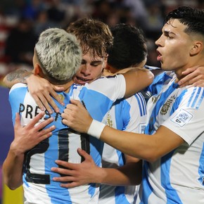 ya-en-la-final-el-festejo-de-los-pibes-de-argentina-en-el-vestuario-y-un-palito-a-colombia-1 Ya en la final, el festejo de los pibes de Argentina en el vestuario y un palito a Colombia
