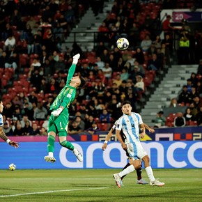ya-en-la-final-el-festejo-de-los-pibes-de-argentina-en-el-vestuario-y-un-palito-a-colombia-2 Ya en la final, el festejo de los pibes de Argentina en el vestuario y un palito a Colombia