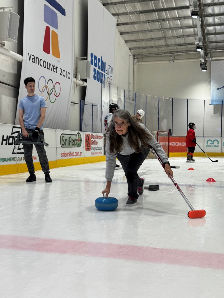 curling-el-deporte-que-se-abre-camino-en-argentina-como-se-juega-sus-limitaciones-y-el-deseo-de-crear-una-seleccion-1 Curling, el deporte que se abre camino en Argentina: cómo se juega, sus limitaciones y el deseo de crear una Selección
