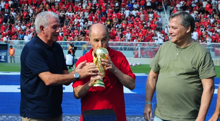 daniel-bertoni-uno-de-los-campeones-del-mundo-que-estara-en-el-ole-summit-2025-1 Daniel Bertoni, uno de los campeones del mundo que estará en el Olé Summit 2025