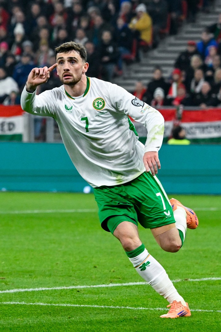 el-aeropuerto-de-dublin-homenajeo-a-troy-parrott-el-goleador-que-mantuvo-viva-a-irlanda-en-la-carrera-hacia-el-mundial-2 El Aeropuerto de Dublín homenajeó a Troy Parrott, el goleador que mantuvo viva a Irlanda en la carrera hacia el Mundial
