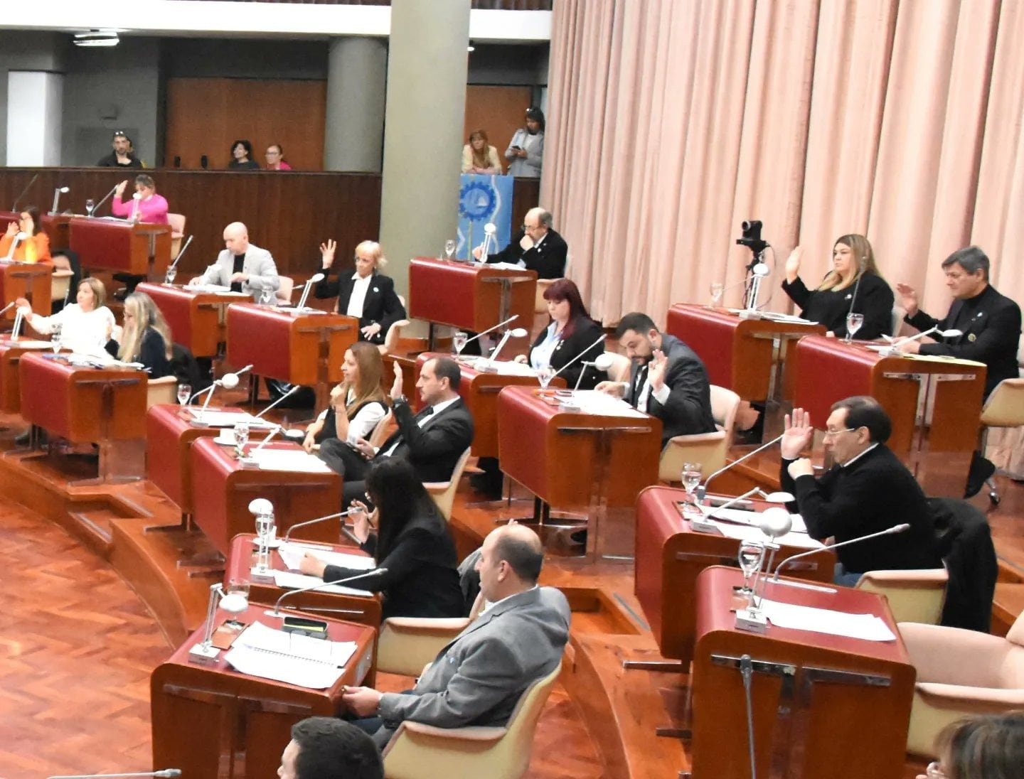 el-gobierno-de-chubut-promulgo-la-enmienda-que-elimina-los-fueros-de-politicos-sindicalistas-y-jueces-1 El Gobierno de Chubut promulgó la enmienda que elimina los fueros de políticos, sindicalistas y jueces