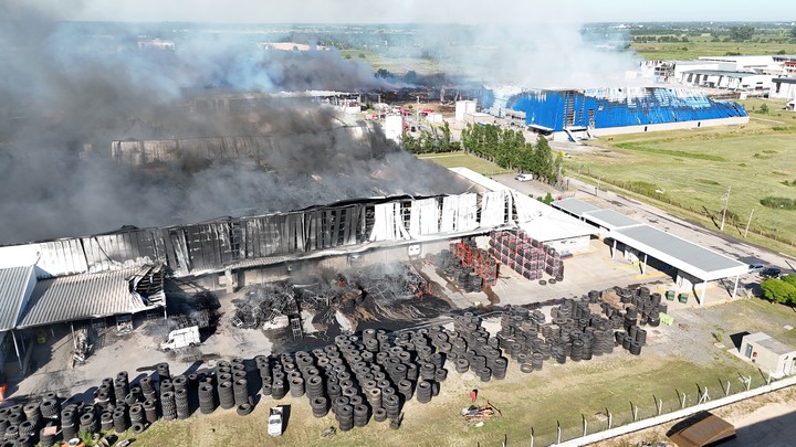 explosion-e-incendio-en-ezeiza-el-jugador-de-river-que-fue-afectado-y-la-decision-que-tomaron-en-el-camp-5 Explosión e incendio en Ezeiza: el jugador de River que fue afectado y la decisión que tomaron en el Camp