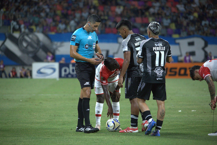 falcon-perez-y-su-gran-arbitraje-en-un-partido-pesado-1 Falcón Pérez y su gran arbitraje en un partido pesado