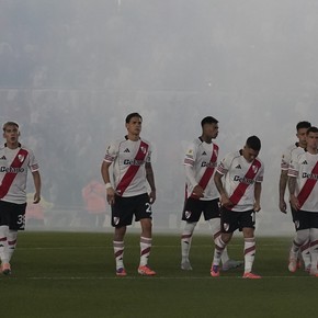 gimnasia-de-los-jugadores-que-le-festejaron-el-penal-errado-al-arbitro-a-estar-casi-salvado-del-descenso-2 Gimnasia: de los jugadores que le festejaron el penal errado al árbitro a estar casi salvado del descenso