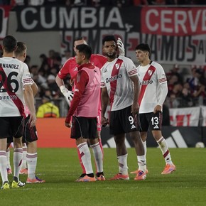 gimnasia-de-los-jugadores-que-le-festejaron-el-penal-errado-al-arbitro-a-estar-casi-salvado-del-descenso-4 Gimnasia: de los jugadores que le festejaron el penal errado al árbitro a estar casi salvado del descenso