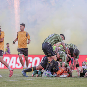 godoy-cruz-de-los-incidentes-de-hinchas-con-la-policia-a-la-desazon-de-los-jugadores-por-el-descenso-3 Godoy Cruz: de los incidentes de hinchas con la policía a la desazón de los jugadores por el descenso