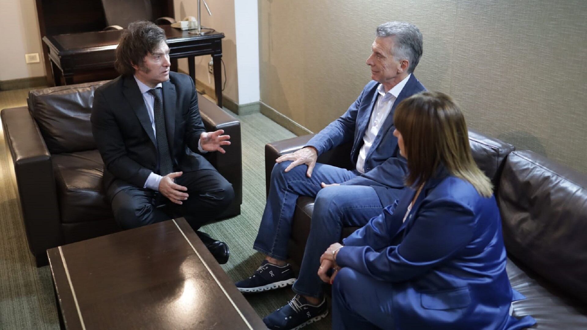 javier-milei-y-mauricio-macri-cenan-en-olivos-en-medio-de-los-cambios-en-el-gabinete-2 Javier Milei y Mauricio Macri cenan en Olivos en medio de los cambios en el Gabinete