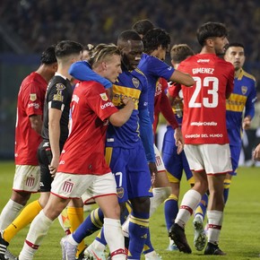 la-fuerte-banca-al-boca-de-ubeda-en-la-plata-de-paredes-y-cavani-a-riquelme-9 La fuerte banca al Boca de Úbeda en La Plata: de Paredes y Cavani a Riquelme