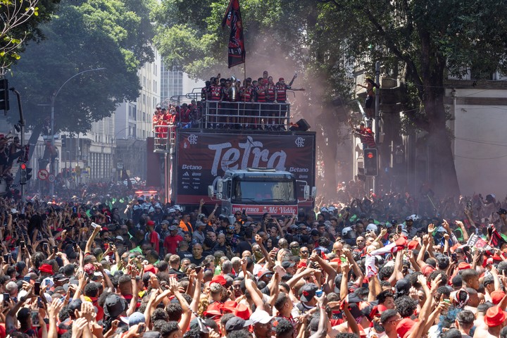 la-locura-en-rio-de-janeiro-con-la-fiesta-de-flamengo-campeon-2 La locura en Río de Janeiro con la fiesta de Flamengo campeón