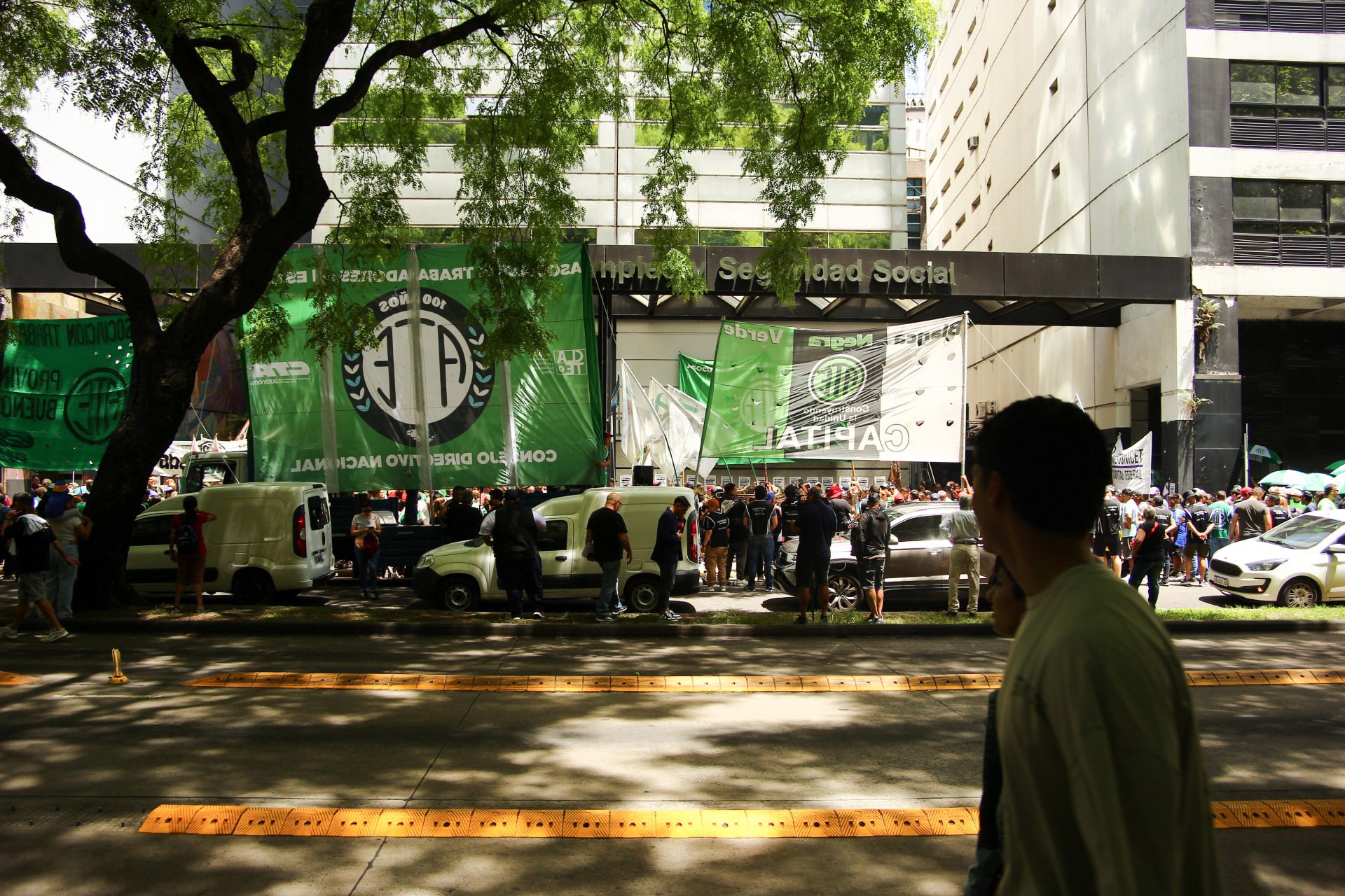 la-policia-aplico-parcialmente-el-protocolo-antipiquetes-y-hubo-cortes-alrededor-del-congreso-1 La policía aplicó parcialmente el protocolo antipiquetes y hubo cortes alrededor del Congreso