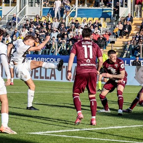 los-hinchas-de-lanus-ya-disfrutan-el-poster-de-ole-7 Los hinchas de Lanús ya disfrutan el póster de Olé