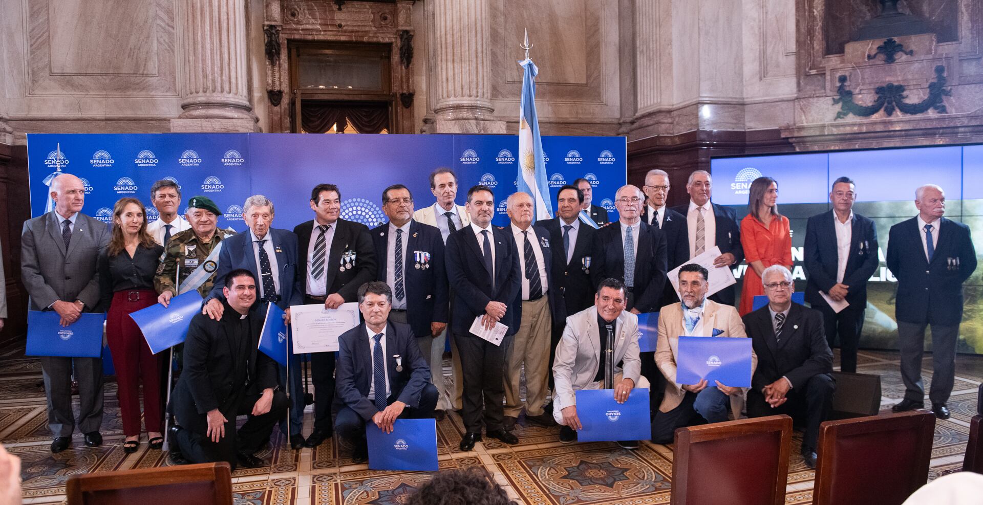 malvinas-el-senado-entrego-un-diploma-de-honor-a-luis-landriscina-en-representacion-de-200-000-voluntarios-1 Malvinas: el Senado entregó un diploma de honor a Luis Landriscina en representación de 200.000 voluntarios
