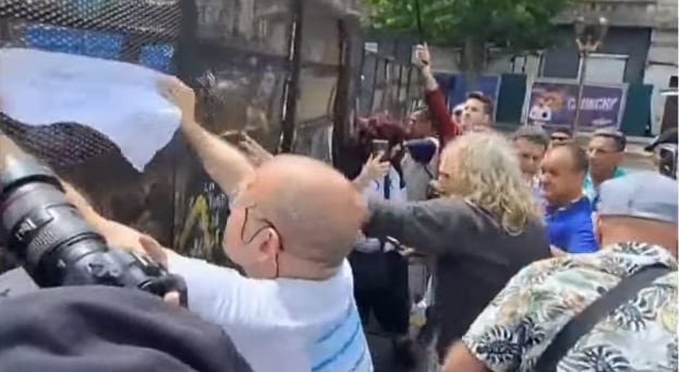 nuevo-miercoles-de-marcha-en-el-congreso-hubo-enfrentamientos-entre-la-policia-y-los-manifestantes-2 Nuevo miércoles de marcha en el Congreso: hubo enfrentamientos entre la policía y los manifestantes