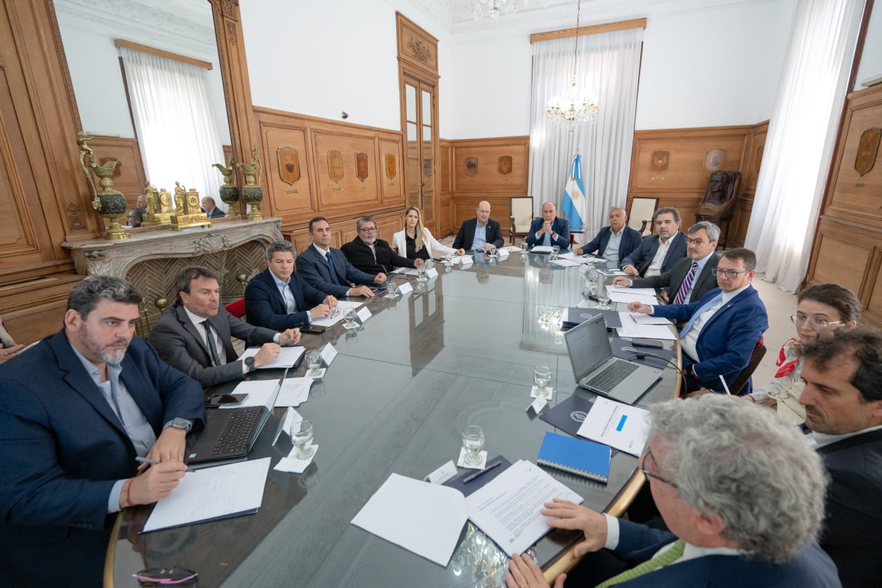 reunion-de-gabinete-en-casa-rosada-milei-y-adorni-inauguran-la-nueva-etapa-del-gobierno-y-presentaran-a-monteoliva-y-presti-a-los-ministros-3 Reunión de Gabinete en Casa Rosada: Milei y Adorni inauguran la nueva etapa del Gobierno y presentarán a Monteoliva y Presti a los ministros