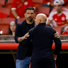 sigue-la-violencia-en-chile-hinchas-de-colo-colo-provocaron-incidentes-en-un-partido-de-futsal-frente-a-la-u-5 Sigue la violencia en Chile: hinchas de Colo Colo provocaron incidentes en un partido de futsal frente a la U