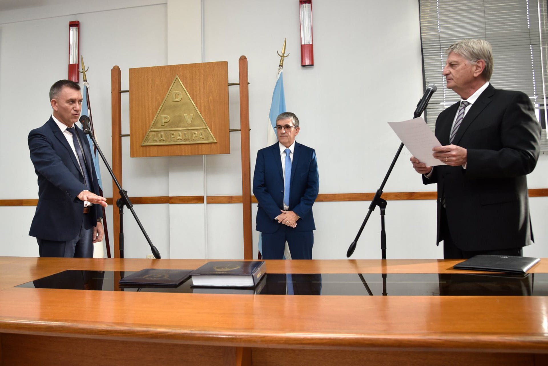 un-gobernador-opositor-a-milei-presento-un-presupuesto-de-resistencia-y-negocia-el-pago-de-deuda-con-nacion-2 Un gobernador opositor a Milei presentó un “presupuesto de resistencia” y negocia el pago de deuda con Nación