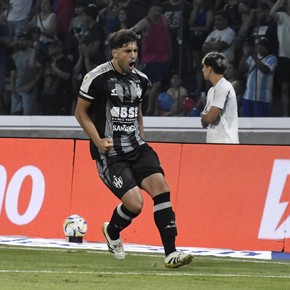 video-el-polemico-penal-con-el-que-central-cordoba-le-empato-a-san-lorenzo-y-las-dos-rojas-que-sufrio-el-ciclon-4 Video: el polémico penal con el que Central Córdoba le empató a San Lorenzo y las dos rojas que sufrió el Ciclón