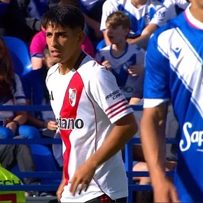 video-maher-carrizo-y-el-fuerte-golpe-con-el-juez-de-linea-que-casi-lo-saca-de-partido-en-el-velez-river-1 Video: Maher Carrizo y el fuerte golpe con el juez de línea que casi lo saca de partido en el Vélez-River