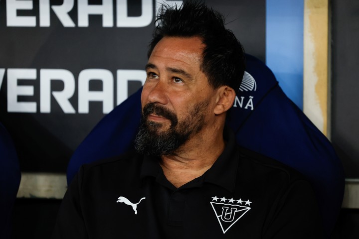 vitamina-sanchez-fue-presentado-como-nuevo-dt-de-olimpia-1 Vitamina Sánchez fue presentado como nuevo DT de Olimpia