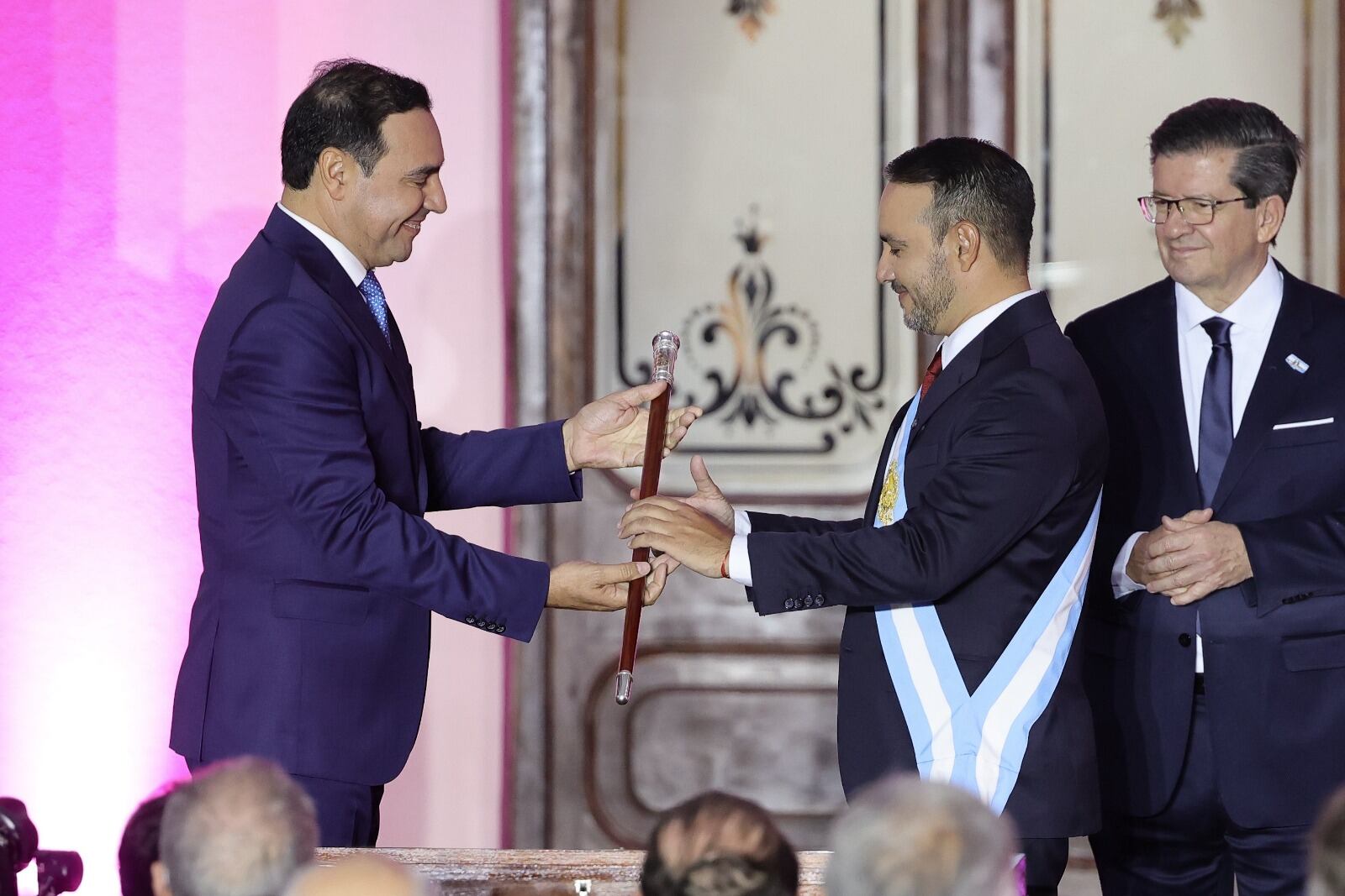 con-mandatarios-provinciales-como-invitados-juan-pablo-valdes-asumio-como-nuevo-gobernador-de-corrientes-3 Con mandatarios provinciales como invitados, Juan Pablo Valdés asumió como nuevo gobernador de Corrientes