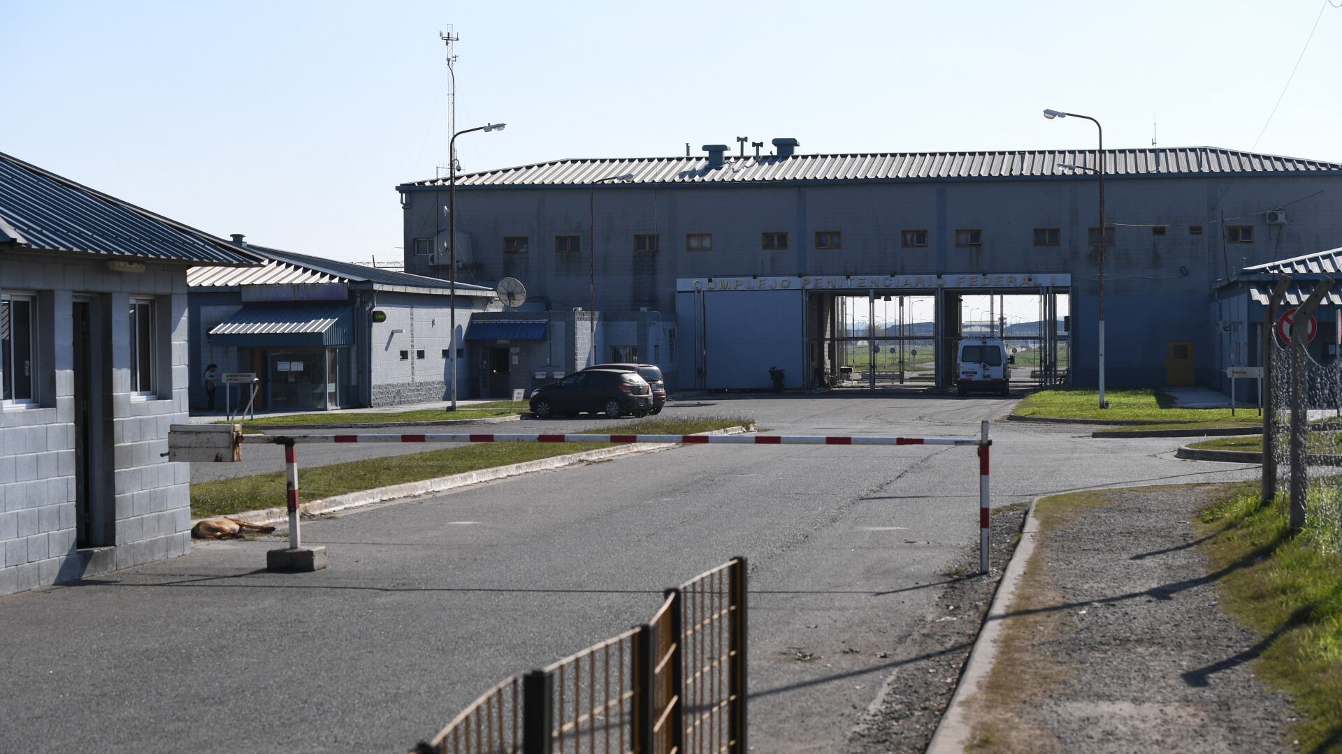 el-escandalo-de-la-comida-en-la-carcel-de-ezeiza-un-negocio-de-25-millones-de-dolares-por-ano-y-viandas-con-pelos-clavos-y-carne-podrida-2 El escándalo de la comida en la cárcel de Ezeiza: un negocio de 25 millones de dólares por año y viandas con pelos, clavos y carne podrida