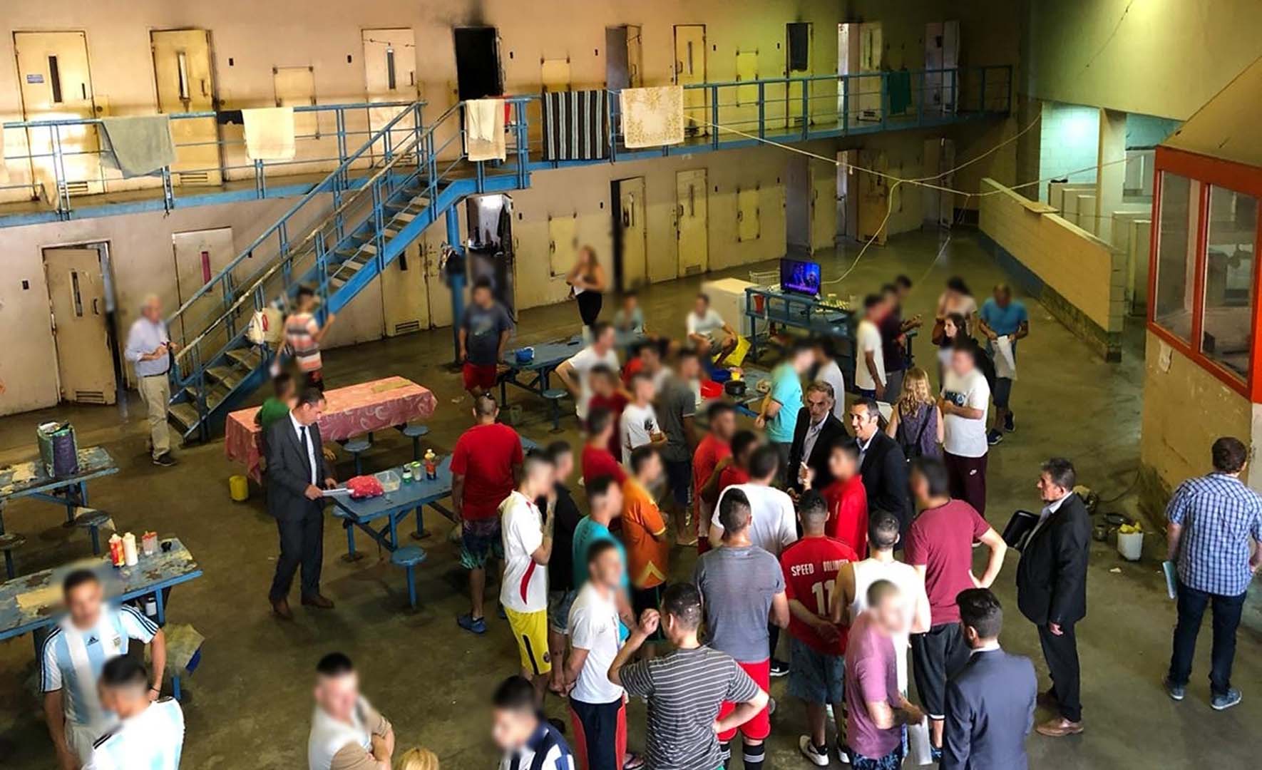 el-escandalo-de-la-comida-en-la-carcel-de-ezeiza-un-negocio-de-25-millones-de-dolares-por-ano-y-viandas-con-pelos-clavos-y-carne-podrida-3 El escándalo de la comida en la cárcel de Ezeiza: un negocio de 25 millones de dólares por año y viandas con pelos, clavos y carne podrida